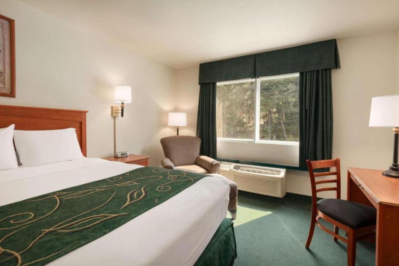Travelodge By Wyndham Dunsmuir Exterior photo