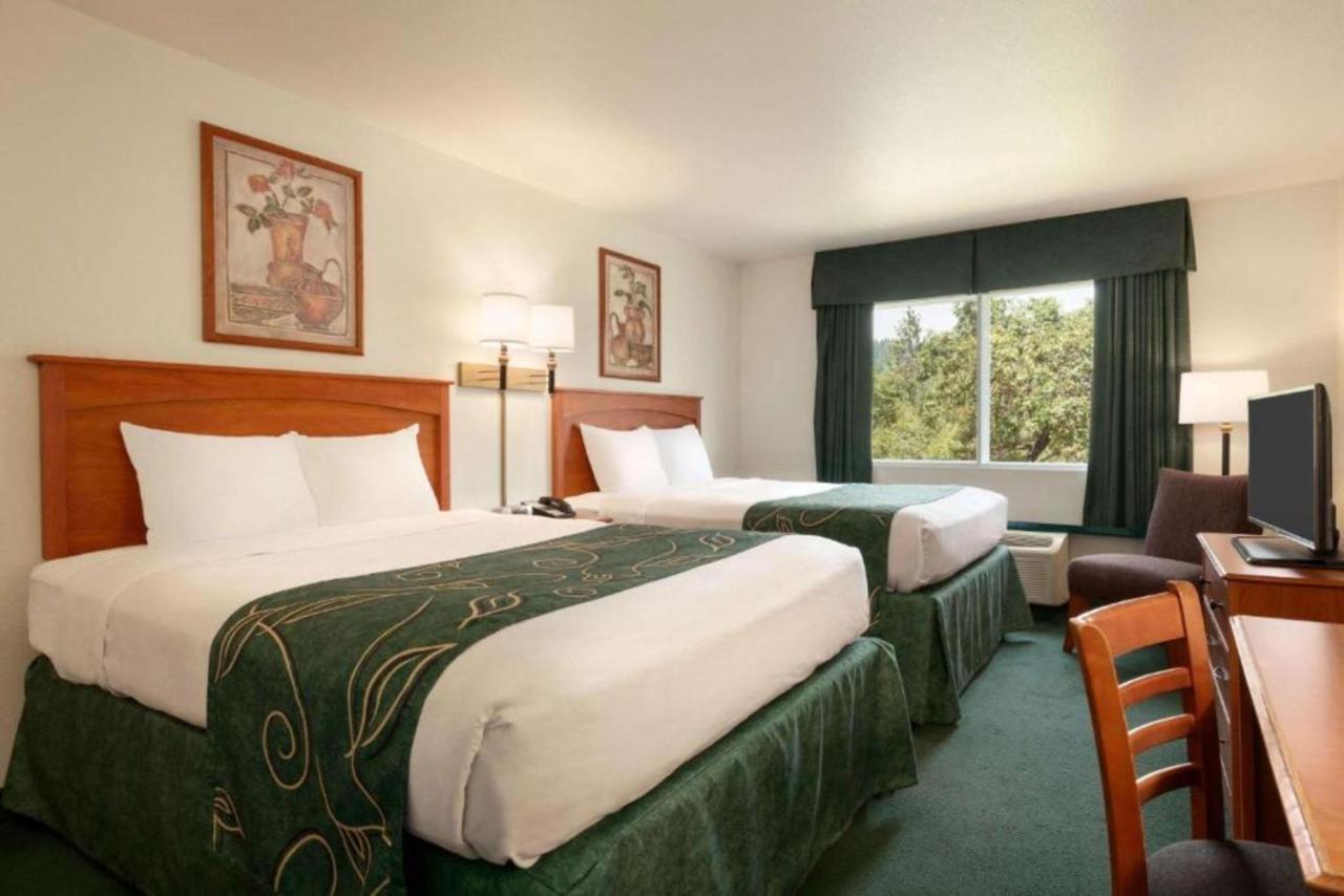 Travelodge By Wyndham Dunsmuir Exterior photo