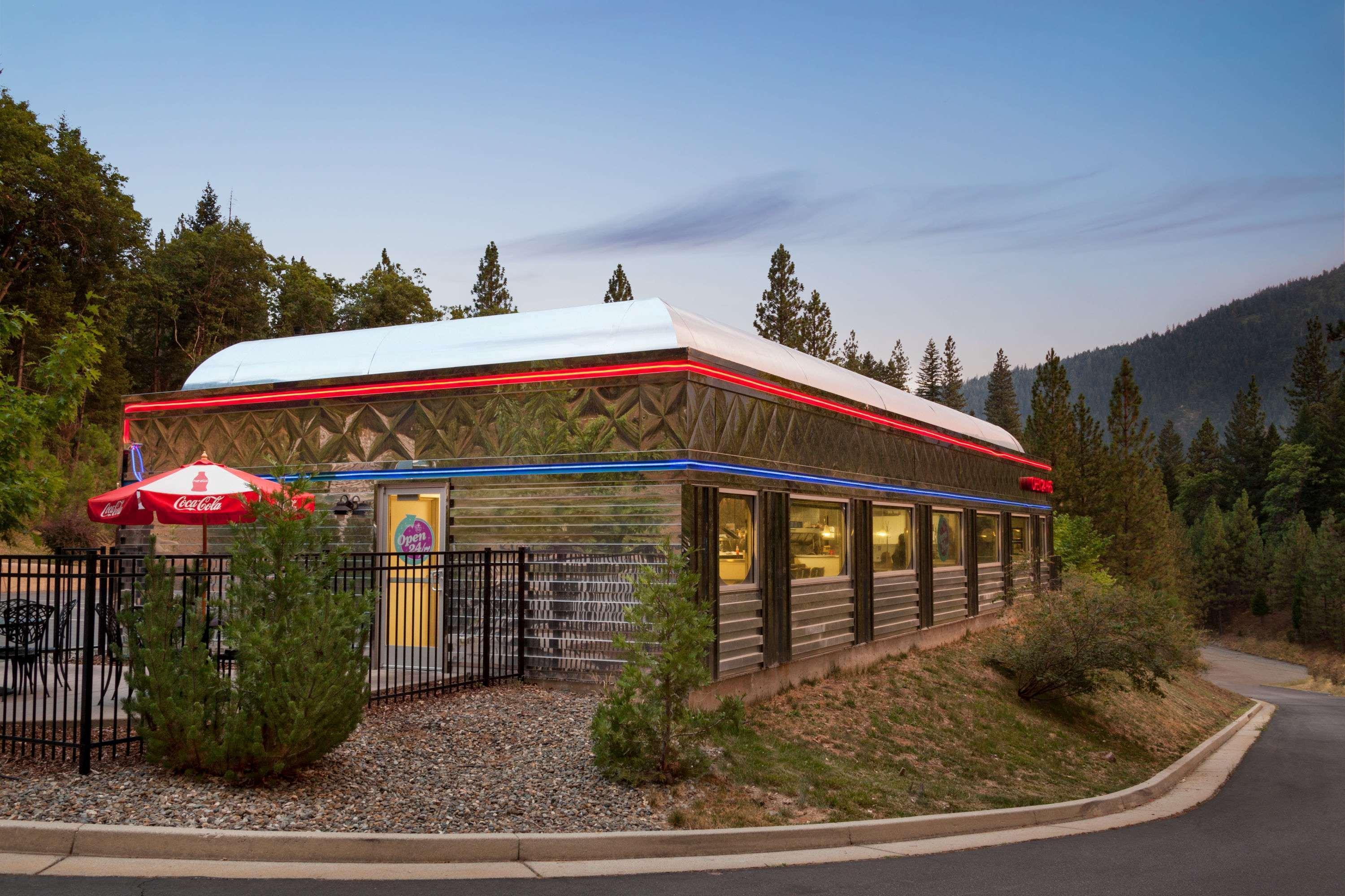 Travelodge By Wyndham Dunsmuir Exterior photo
