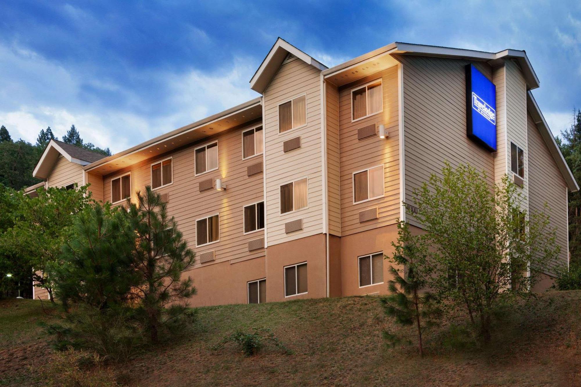 Travelodge By Wyndham Dunsmuir Exterior photo