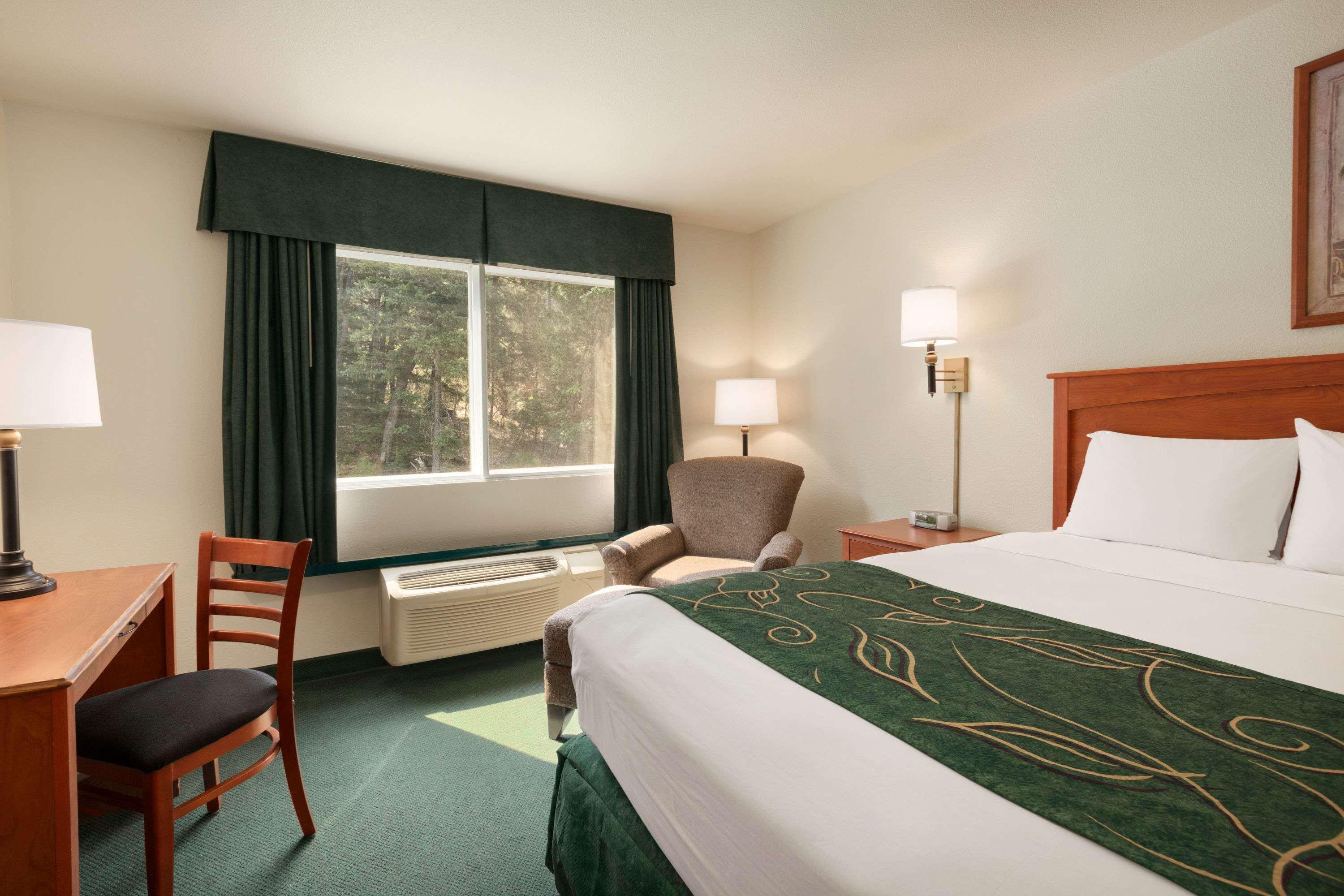 Travelodge By Wyndham Dunsmuir Exterior photo