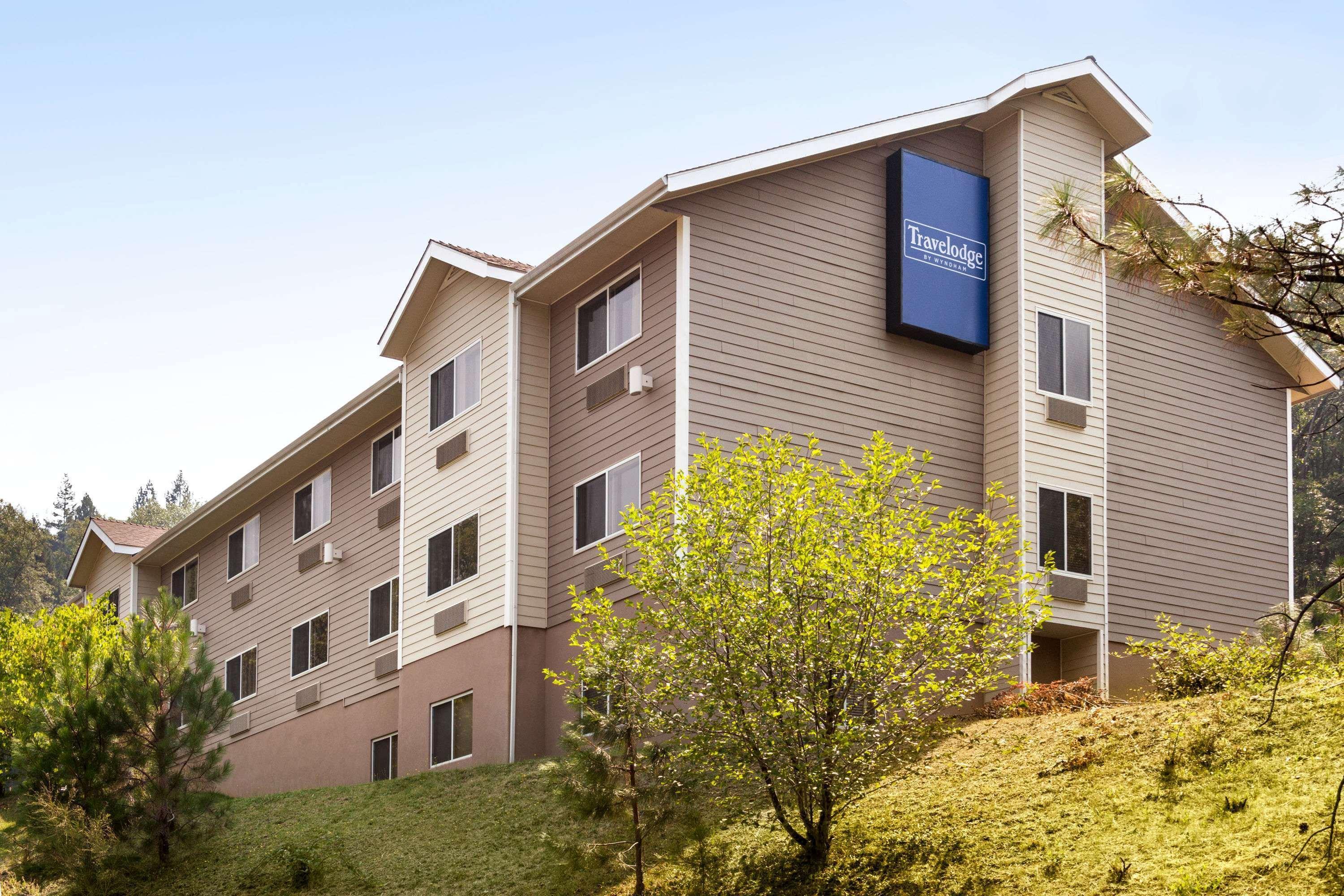 Travelodge By Wyndham Dunsmuir Exterior photo