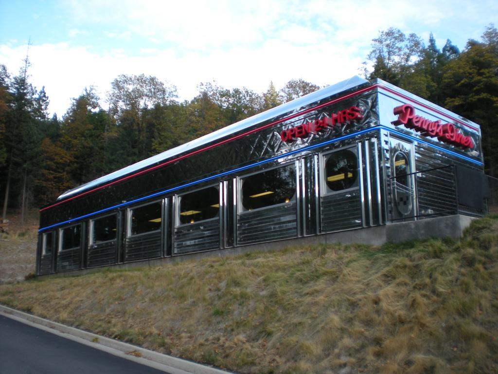 Travelodge By Wyndham Dunsmuir Exterior photo